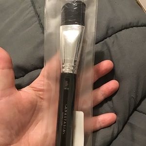 Anastasia Beverly Hills chisel brush bnib